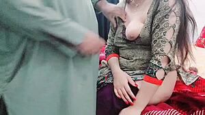 Панджабская жена оттрахана куколд-мужем с чётким хинди аудио в жёстком экшене