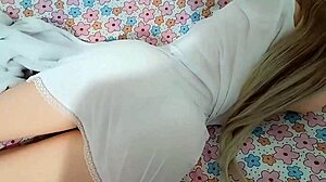 Moja senzualna pastorčad sa lepom guzom oblači babidol svoje maćehe i zavodi me da je jebem celu noć?