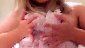 Bouncy big tits bouncing in motion