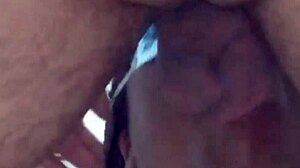 Gosta que soque na garganta, intense and deep.