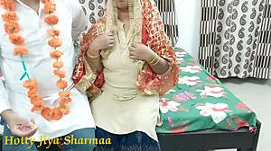 भारतीय जोड़े की वाइल्ड शादी रात पर सास के साथ थ्रीसम