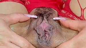 Zapanjujuća kolumbijska MILF radi svoj veliki dupe otvorenim