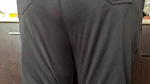 Ehi nonna, perché giochi con quelle grosse tette e sigari?