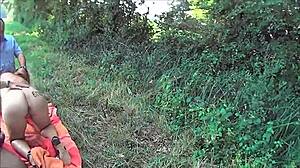 Suzisoumise голая в поле, хочешь увидеть эти обвисшие сиськи на природе?