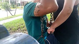 Oh, această brunetă țipă sălbatic în timp ce îi linc pizda!