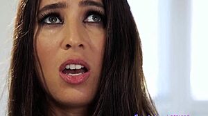 سحاقيات يفجرن لا يستطعن التوقف عن الاحتكاك في هذا العرس السحاقي البري.