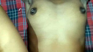 Desi indisk het kone får hjemmelaget fittefingring og knepping