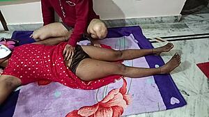 इंडियन कपल बेडरूम में डर्टी ऐनल स्नीक करता है