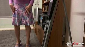 latinchili sexy mature latin lady playing her pussy well with masturbation