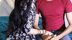 Hey, willst du diese frisch verheiratete Bhabhi von einem riesigen indischen Schwanz hart durchficken sehen?