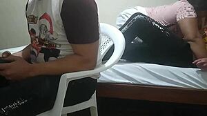 我最好朋友的老婆偷偷摸我并口交，而她戴绿帽的老公没察觉