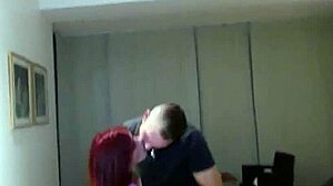 Laiha saksalainen vaimo Jenny Berger vakuuttaa cuckold miehen MMF kolmikko roolipeliin