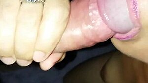 dando o cuzinho e chupando pica