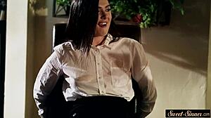 O kurwa, nie wierzę, że ta glamourowa laska dała się wyruchać w cipkę i oblać spermą... tak gorąco!