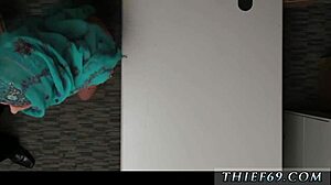 شرطية مؤخرة كبيرة تقول: 'أمسكت شابة محجبة 18+ ترذاذ في الزي الرسمي هاردكور'