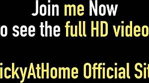 Vroče lezbijke Vicky Vette, Jelena Jensen, Maggie Green lizajo pičko.