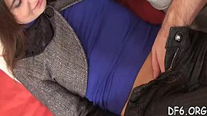 Genç 18+ Rus bakire parmaklanıyor deflorasyon videosu