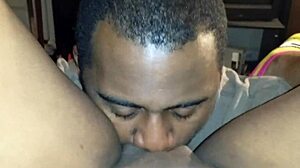 Captured pussy moment on camera