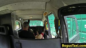 Har du sett riktiga UK milfer bli analt knullade av en smygande taxichaufför?