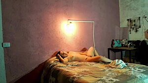 Española Cahonda feels intense pleasure while masturbating alone