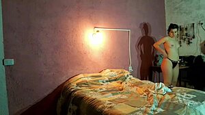 Española Cahonda feels intense pleasure while masturbating alone