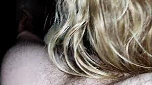 Блондинка-твинейджерша 18+ дает любительский минет с кремпаем в волосатую киску для крупного плана