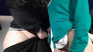 Vårt heta lesbiska sex med en främling i tågkupén