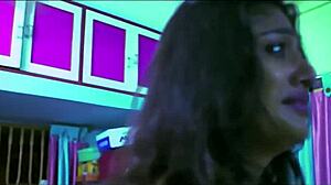 इंडियन भाभी प्राइवेट मोमेंट में धोखा देती है