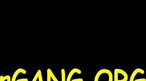 귀여운 여자가 오늘 밤 남자 세게 박는 걸로 완전히 만족해