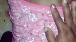 ملء الطيز بالسائل - عاهرة سوداء سمينة تأخذ نيك طيز من منظور شخصي بقوة