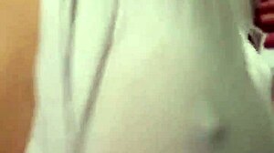 Tetona le rebotan mientras se lo meten en conce