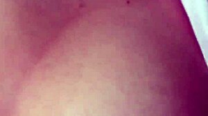 Tetona le rebotan mientras se lo meten en conce