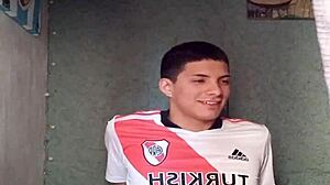 Futbolista gets masturbated and swallowed