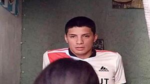 Futbolista gets masturbated and swallowed