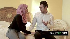 الأب المنحرف ينيك ابنة الزوجة بالحجاب إيلا نوكس بقوة