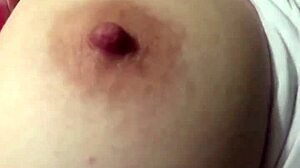 Tetona le rebotan mientras se lo meten en conce