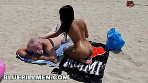 Otroligt! Tre Gamla Gubbar Går På Latinakvinnan Nikki Kay För Vild Action!