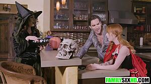 Wow! Perverser Stiefvater bumst Stieftochter hinterm Rücken