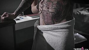 Nevlastní sestra prosí bratra, aby jí prolomil prdel