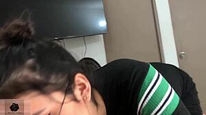 Üvey anne, neden beni sıcak doggystyle seksle ödüllendiriyorsun?