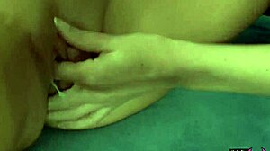 Hé, nézd ezt a nagy cici cougart, ahogy ciciszopást kap mostohacsajtól 18+!