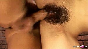 Linda virgen japonesa adolescente 18+ seducida para desfloración dura en escena JAV sin censura