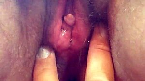 Bankchix cuming pussy with wife
