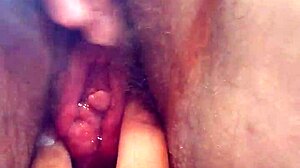 Bankchix cuming pussy with wife