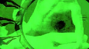 În această scenă vintage retro, bătrânul se bucură de o muie cu pizda păroasă și futai intens cu o beaver militară