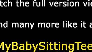 Niñera en trío recibe corrida en cara con polla grande