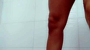 Vanessa Masturbándose En El Baño