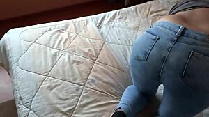 在我的屁股里射了三发巨大精液，爱他们用牛奶填满我，哎呀