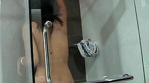 Amadora Asiática Recebe Facial Grudento