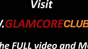 כוכבת פורנו גלאם עם שדיים גדולים מזדיינת חזק בקלוז אפ מדהים